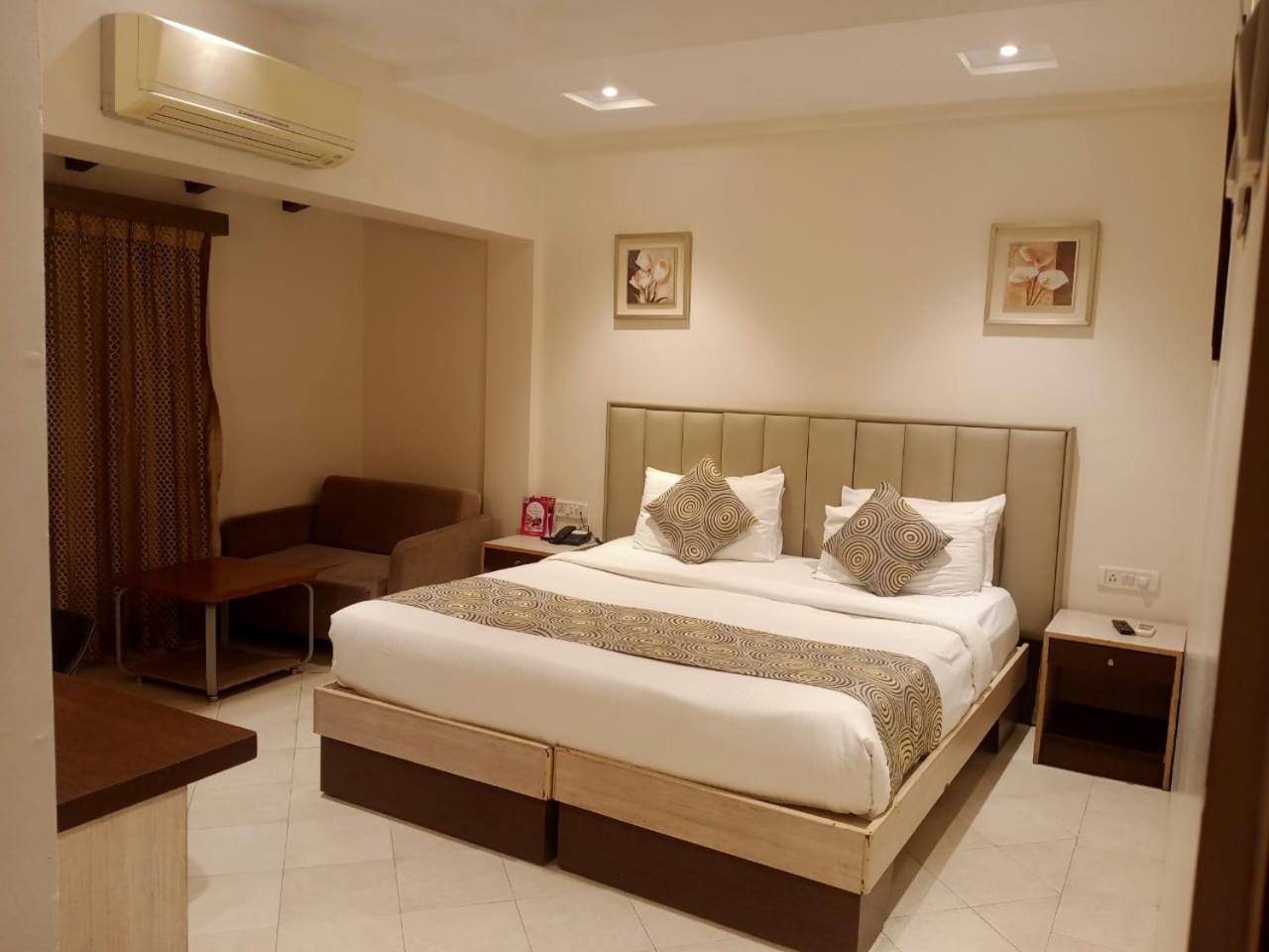 Meritas Crystal Resort Лонавала Екстериор снимка